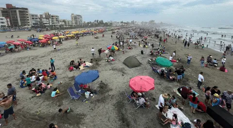 Playa de Pimentel estuvo lleno de gente para recibir el año nuevo.