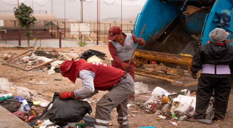 Los trabajadores en plena labor en Mi Perú