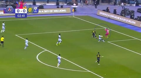 Kylian Mbappé arrastró al portero AL-Owais, pero el gol fue anulado pese a gran pase de Lionel Messi