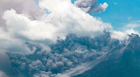 Indonesia: Volcán Merapi, uno de los más activos, entró en erupción y arrojó nubes calientes