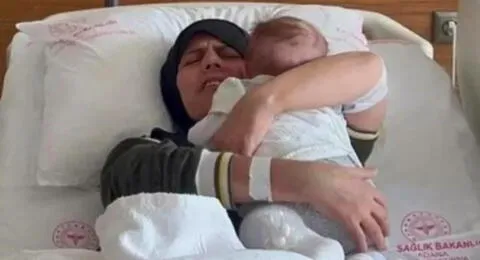 La bebé se reencontró con su mamá, que había sido dada por muerta en el terremoto de Turquía.