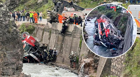 Un bus interprovincial cayó al río Rímac luego de despistarse en la Carretera Central.