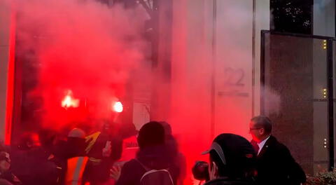 Francia: Manifestantes ferroviarios en huelga irrumpen en sede de Louis Vuitton en París