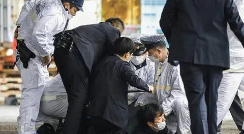 Japón: Evacúan a primer ministro tras una explosión durante un discurso al aire libre