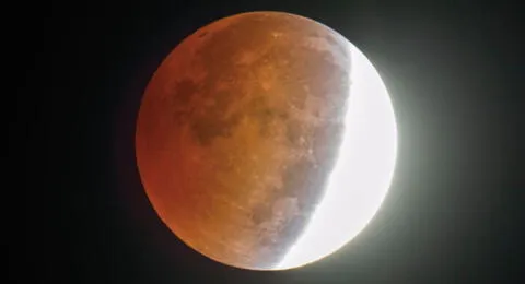 Mira cuándo y cómo ver el eclipse lunar penumbral de este mes de mayo del 2023.