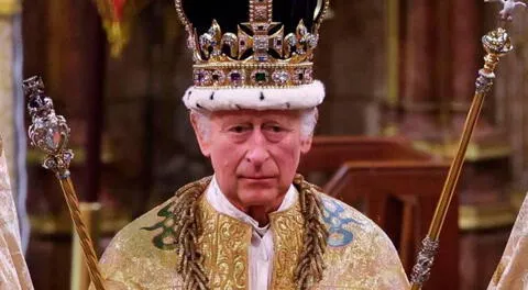 Rey Carlos III durante su coronación.