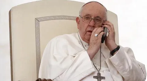 El Papa francisco llamó la atención de todos sus fieles por contestar misteriosa llamada.