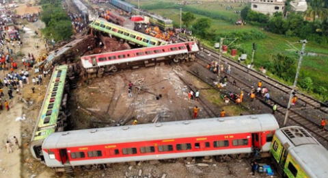 Accidente múltiple de trenes en la India deja al menos 288 fallecidos y más de 900 heridos.