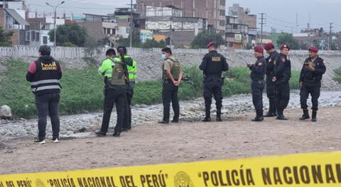 Policías esperan la llegada de peritos y fiscal de turno para el levantamiento de los restos.