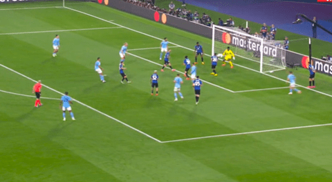 ¡Estaba solo! Lautaro Martínez comete terrible error y falla claro gol para Inter de Milán
