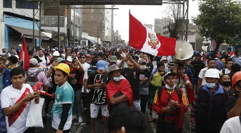 Manifestantes participando de la Toma de Lima.