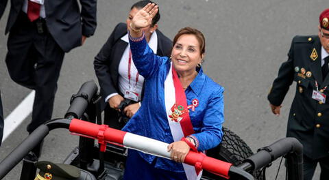 Dina Boluarte se trasladó por la avenida Brasil rodeada de un fuerte cordón policial.