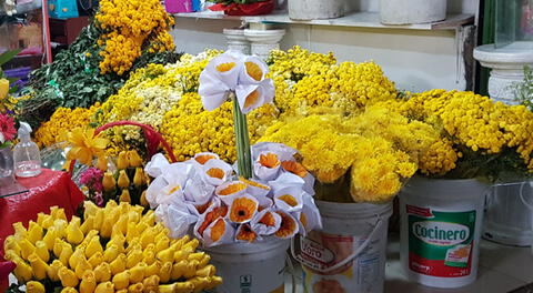 Flores amarillas se venden por cantidad en el Mercado de Flores de Acho.
