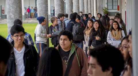 De acuerdo a un estudio por el IEP, de cada 6 de 10 jóvenes desean dejar el Perú.
