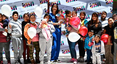 Supermodelo Kimora Lee visita a pacientes con fisura labio palatina del INSN