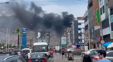 Incendio cerca a Plaza Norte se habría originado en un almacén de San Martín de Porres.