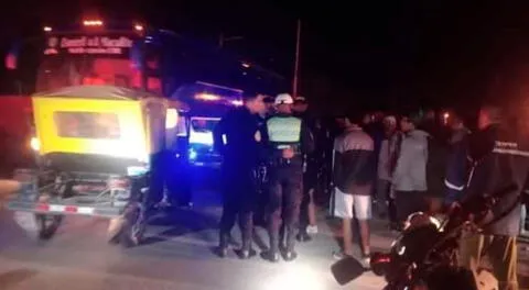 Agentes policiales llegaron al lugar de la balacera en Sullana y trasladaron a los heridos a un centro médico.