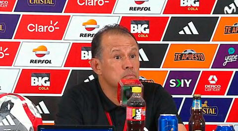 Juan Reynoso anunció que seguirá firme en el cargo de técnico.