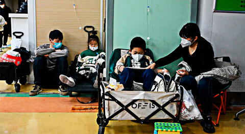 China: hospitales colapsan ante expansión de extraña enfermedad respiratoria en niños y niñas