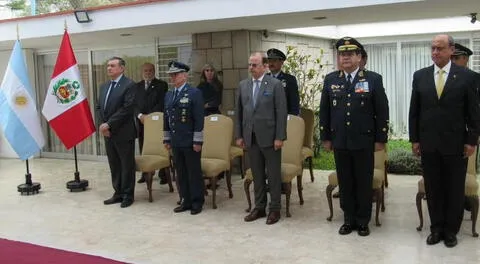 La Fuerza Aérea Argentina (FAA) rindió homenaje a pilotos peruanos por su apoyo en la Guerra de las Malvinas.