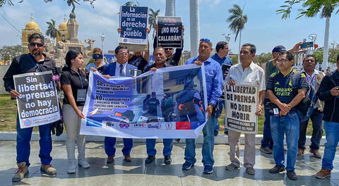 Los periodistas se reunieron para protestar en contra de las agresiones de Arturo Fernández.
