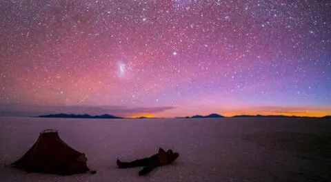 Desde los desiertos de sal y campo de cactus en Bolivia se puede ver la Vía Láctea.