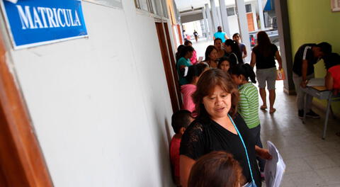 Padres de familia deberán acercarse a los colegios en donde buscaron una vacante para sus hijos.