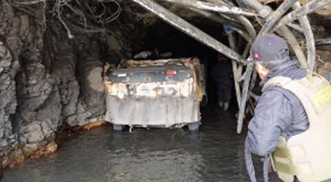 Los mineros fueron hallados con fracturas en brazos y piernas dentro de mina 'Lago de oro' de Puno.