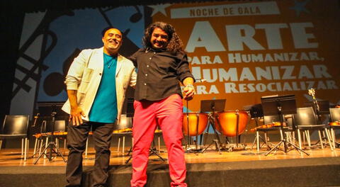 Marco Romero visitó al penal e interpretó Contigo Perú