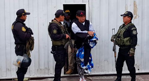 Sujetos detenidos son investigados por la PNP mientras se determina si pertenecen a 'Los Gallegos'.