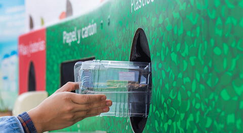 Tener una cultura de reciclar lo que botamos.