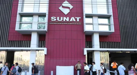 La Sunat es encargada de gestionar y supervisar las aduanas y la administración tributaria en el país.