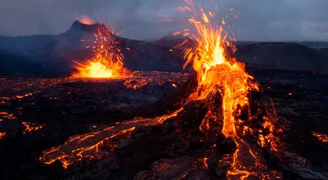 Pobladores tienen miedo tras erupción del voncán en Islandia.