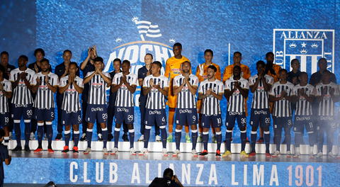 Alianza Lima presentó a su plantel 2024 en la Noche Blanquiazul.