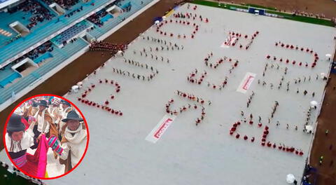 Danzantes graficaron frase y fueron aplaudidos desde las tribunas en el estadio de Puno.