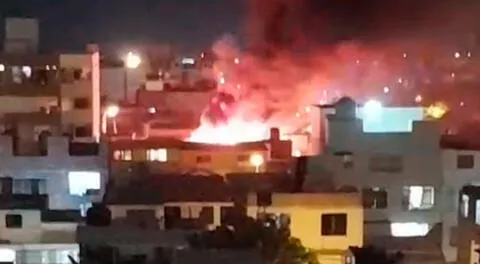 Incendio viene quemando estructuras de una vivienda en calle de San Miguel.