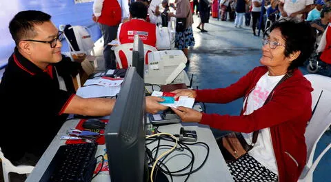 Pensionistas recibirán sus tarjetas en la sede del Banco de la Nación.