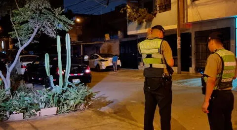 Agentes policiales llegaron hasta la escena del crimen en esta parte de Los Olivos.
