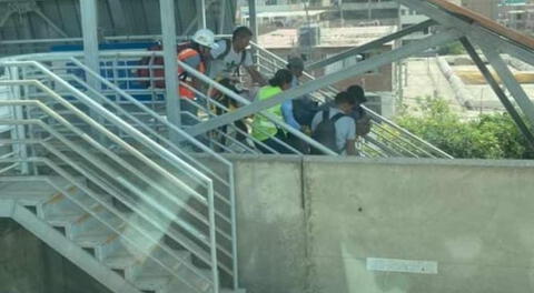 La mujer fue auxiliada por personal de Línea 1 del Metro de Lima y pasajeros que se encontraban en el lugar.