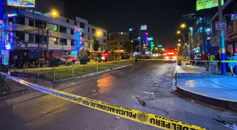 Agentes de la Policía llegaron hasta el frente de Plaza Norte para iniciar las investigaciones.