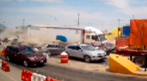 Accidente de tránsito dejó dos muertos y doce heridos.