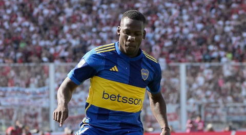 Luis Advíncula, una de las figuras de Boca ante River en el Superclásico.