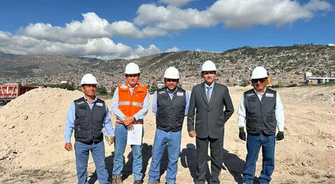 José Luis Farfán en el lugar donde se construirá la residencia y el comedor.