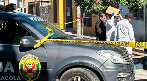 Peritos de criminalística llegaron hasta calle de Arequipa para determinar las causas reales de la muerte del hombre.