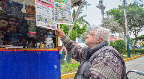 Don Mario, usuario del programa Contigo, atiende con esmero a su cliente de Jesús María.