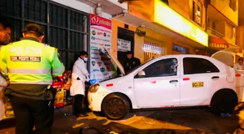 Agentes policiales llegaron al lugar de los hechos en Puente Piedra para encargarse del caso.