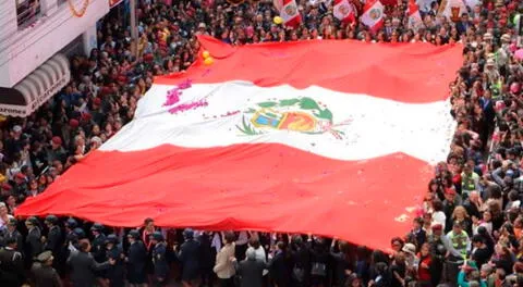 Bandera peruana es escogida como una de las más hermosas del planeta, solo superada por México.