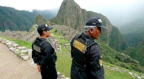 Seguridad de Machu Picchu retiró al turista por incumplir las normas.