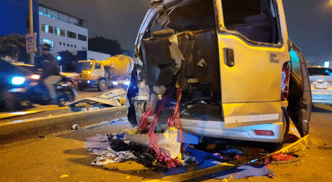 El vehículo quedó destrozado tras la explosión. El conductor fue trasladado a la comisaría.