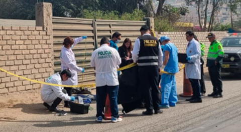 Peritos de criminalística se encuentran estudiando el caso del cuerpo hallado en Ate.